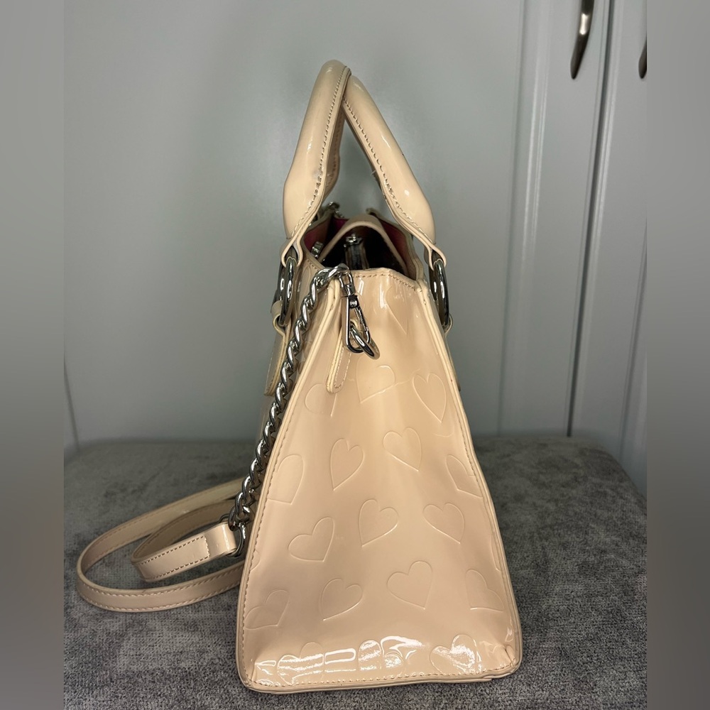 Betsey Johnson Purse Heart Debossed Multi-Compartment Crossbody Sand Beige Purse - Picture 5 of 11